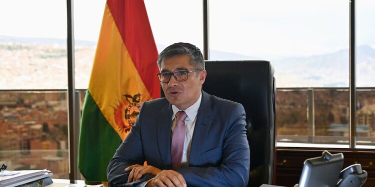 Bolivia negocia 9.000 millones de dólares en préstamos multilaterales para impulsar su frágil economía