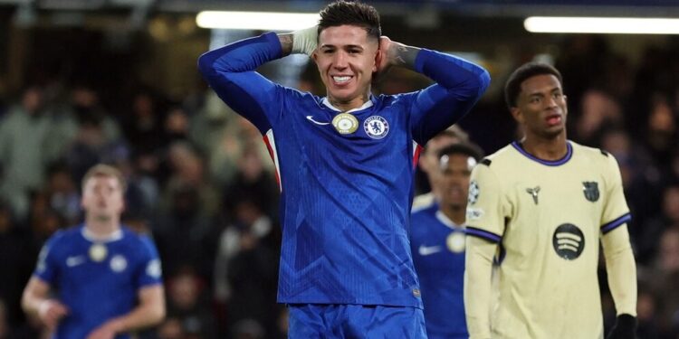 El show de Enzo Fernández en la goleada del Chelsea ante Barcelona: dos gritos anulados, una asistencia y un aporte clave