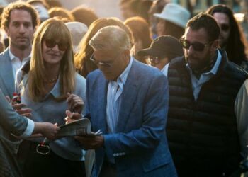 George Clooney atraviesa el espejo en ‘Jay Kelly’, una elegía de Hollywood