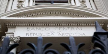 El Banco Central volvió a bajar los encajes a los bancos y busca impulsar el crédito para reactivar la economía