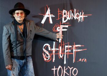 Johnny Depp muestra su arte en Tokio: “Crear es una necesidad; si no lo hago, mi cerebro explota”
