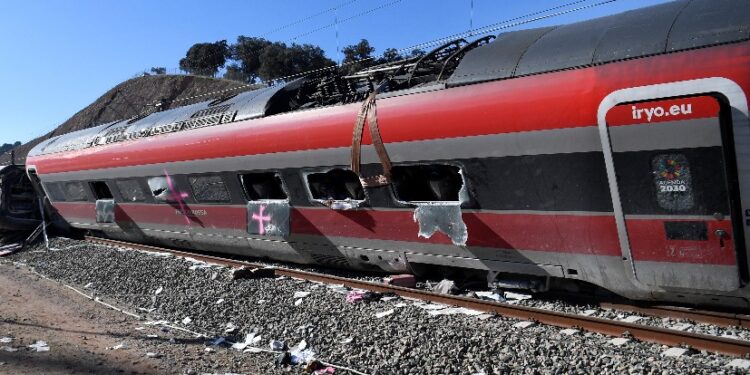El choque de trenes en España habría sido por una rotura en la unión de las vías