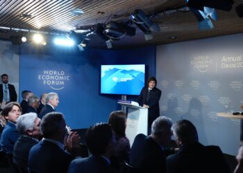 Davos cargado: Milei saludó a su par en Suiza, disertó ante CEOs y banqueros globales