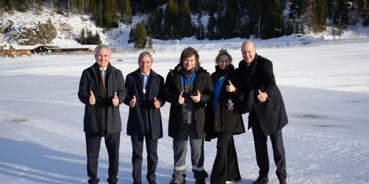 Sin bilateral con Trump, Milei regresa del Foro de Davos