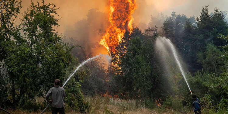Cholila está rodeada de fuego y en Puerto Patriada no pueden controlar el incendio