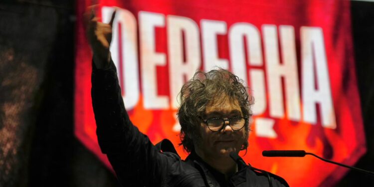 Milei cerró la gira costera a puro show, con amenazas a «los zurdos» y críticas a Rocca