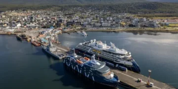 Puerto de Ushuaia: una intervención a medianoche, un sindicalista ferroviario en una isla sin trenes y un avión de los EEUU