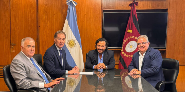 A días del arranque de las extraordinarias, el Gobierno afina el lápiz para sacar la Reforma Laboral