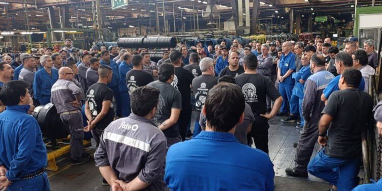 “Tengo 51 años; si me echan de acá, no consigo trabajo”, el crudo relato de los despedidos de FATE