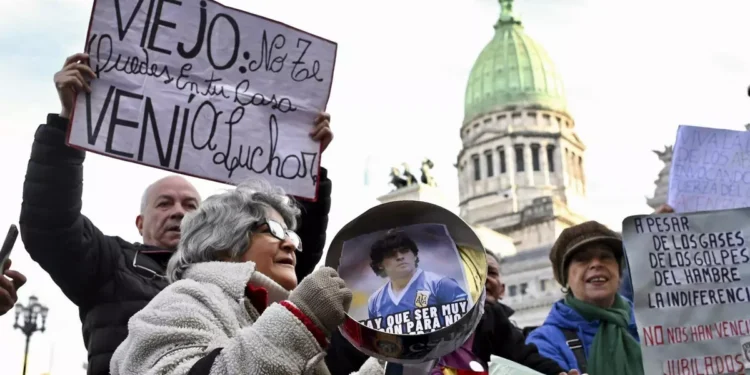 Con la plata de los jubilados: advierten que el FAL “es una reforma previsional encubierta”