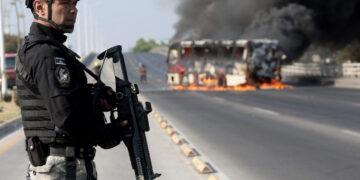 Cayó «El Mencho», el narco más buscado, y desató una ola de violencia en México