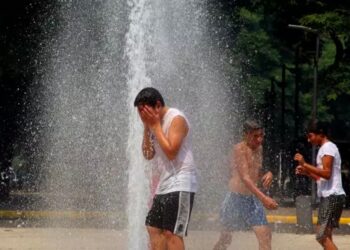 Alerta roja y amarilla por una ola de calor que afecta a ocho provincias y CABA