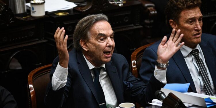 Reforma Laboral: el recorte de sueldos por enfermedad podría devolver al Senado el proyecto del oficialismo