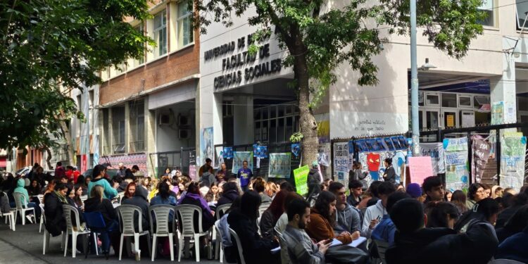 Con el recorte de fondo, el Gobierno juega su interna en las elecciones universitarias
