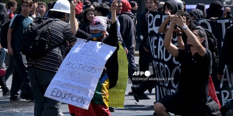 Chile: 14 detenidos en las primeras protestas estudiantiles contra Kast
