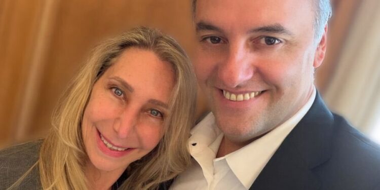 Los hermanos Milei salieron a bancar a Adorni