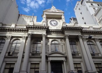 Milei aseguró que por la guerra esta vez sí cumplirá con la meta de reservas