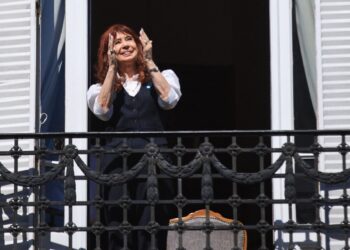 El desgaste libertario acelera el diálogo entre las partes del rompecabezas peronista