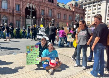Paran los prestadores de discapacidad y reclaman que el Estado les pague