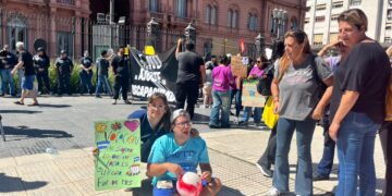 Paran los prestadores de discapacidad y reclaman que el Estado les pague