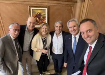 Adorni se mostrará con Milei y con ministros para salir del escándalo