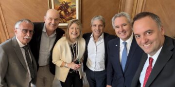 Adorni se mostrará con Milei y con ministros para salir del escándalo