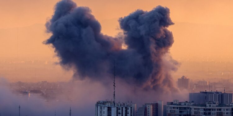 Guerra en Medio Oriente: EEUU e Israel atacan Irán, que responde con bombardeos