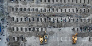 Irán: masivo funeral a niñas asesinadas en ataque atribuido a EEUU
