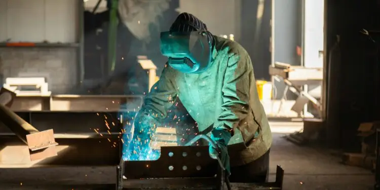 La capacidad instalada en la industria cayó 7,4 puntos en tres meses