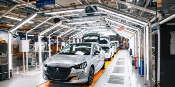 Empresa automotriz recorta producción y lanza retiros voluntarios por la caída de exportaciones