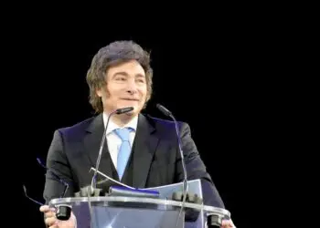 Con un mimito para Trump, insultos a Sánchez y la cantinela de «zurdos roñosos», Milei cerró un foro ultra en Madrid