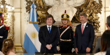 Milei le tomó juramento a Juan Bautista Mahiques, su nuevo ministro de Justicia