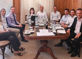 La mesa chica finge normalidad en medio de la Adorni Week, y la interna entre Karina y Santiago