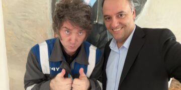 Milei desmiente la salida de Adorni y la fiscalía pide el recibo del vuelo a Punta