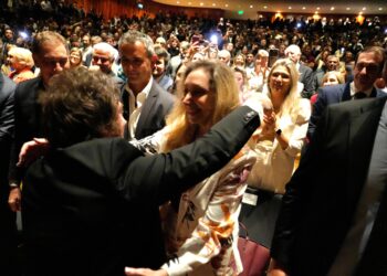 Milei insultó a la oposición y respaldó a «los que van a pelear con los orcos»