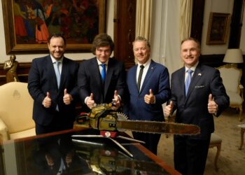 Con Milei hiperactivo, la mesa chica del gobierno vuelve a reunirse y apunta al Congreso