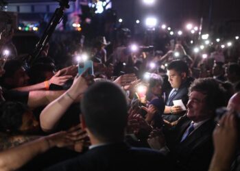 Marea de insultos de Milei en Tucumán: acusó a empresarios y periodistas de armarle una «carnicería mediática»