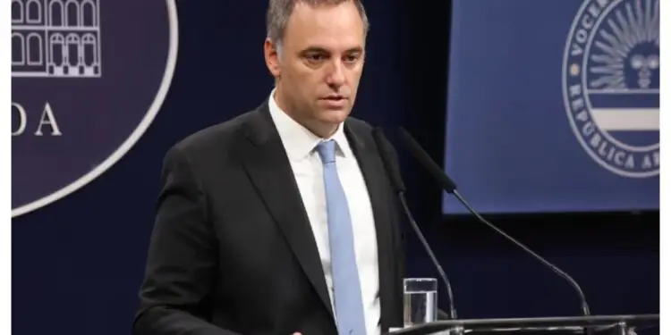 Malversación de fondos, enriquecimiento ilícito y facturas truchas: todas las denuncias que acumuló Adorni en las últimas 48 horas