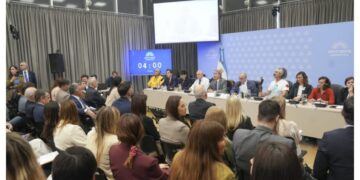 Tensión, cruces y acusaciones en el debut de la audiencia pública por Glaciares