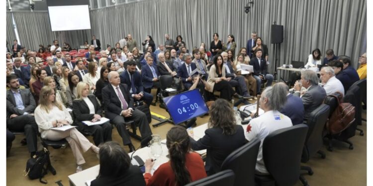 Ley de Glaciares: empezó la audiencia pública pero con la sombra de una impugnación