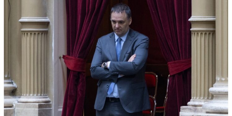 Adorni irá al Congreso a brindar informes en plena crisis y con Milei en los palcos