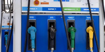 ¿Subirá el precio de la nafta en Argentina por la guerra en Irán?