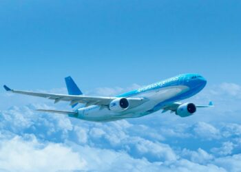 Aerolíneas Argentinas cobrará recargos en sus vuelos por la suba del petróleo