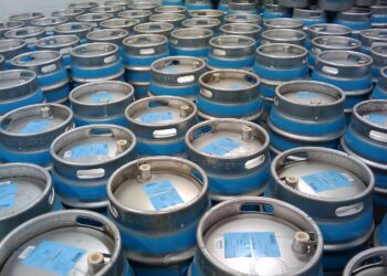 Petróleo se dispara a récord en cuatro años: cómo impacta en el país