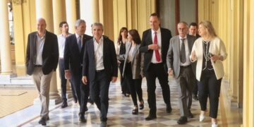 La ley de ética pública obliga a Adorni a justificar sus gastos