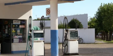 Por el conflicto en Medio Oriente, el precio del combustible se disparó 6%