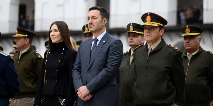 En medio de otro escándalo, Presti relanzará la obra social militar cuando Petri cumple años