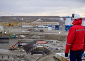 Después de haberla frenado por dos años, el Gobierno reanudó la construcción de una hidroeléctrica