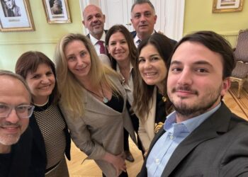 Valenzuela quedó afuera del Gobierno, sin cargo y entrampado entre Karina, Monteoliva y Bullrich