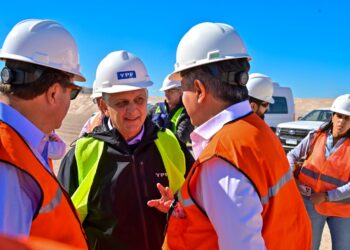 El CEO de YPF se pasó de honesto: «Si tenés que cargar nafta mañana, cargá hoy»